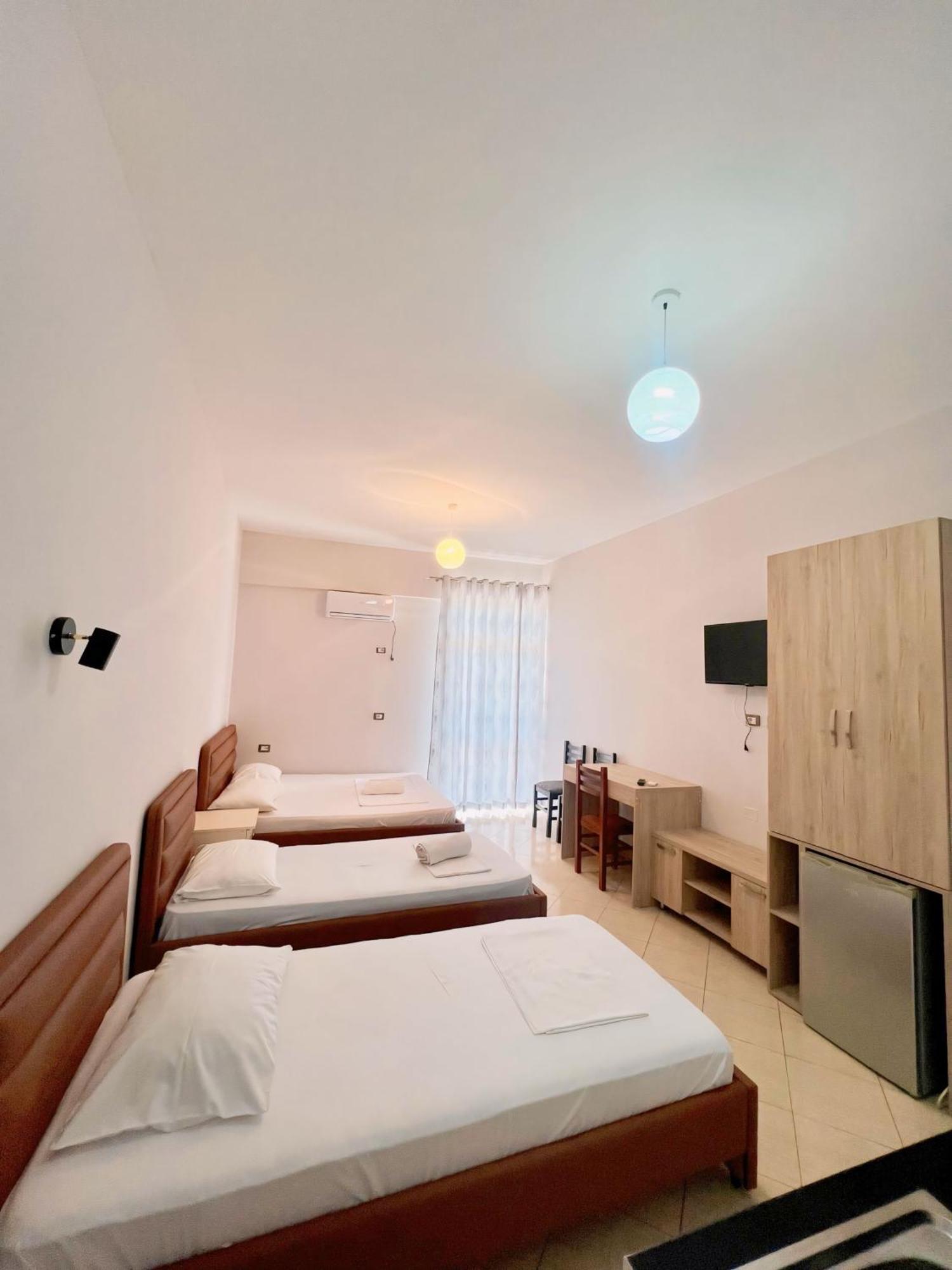 Hotel Villa Flowers Vlorë Eksteriør billede