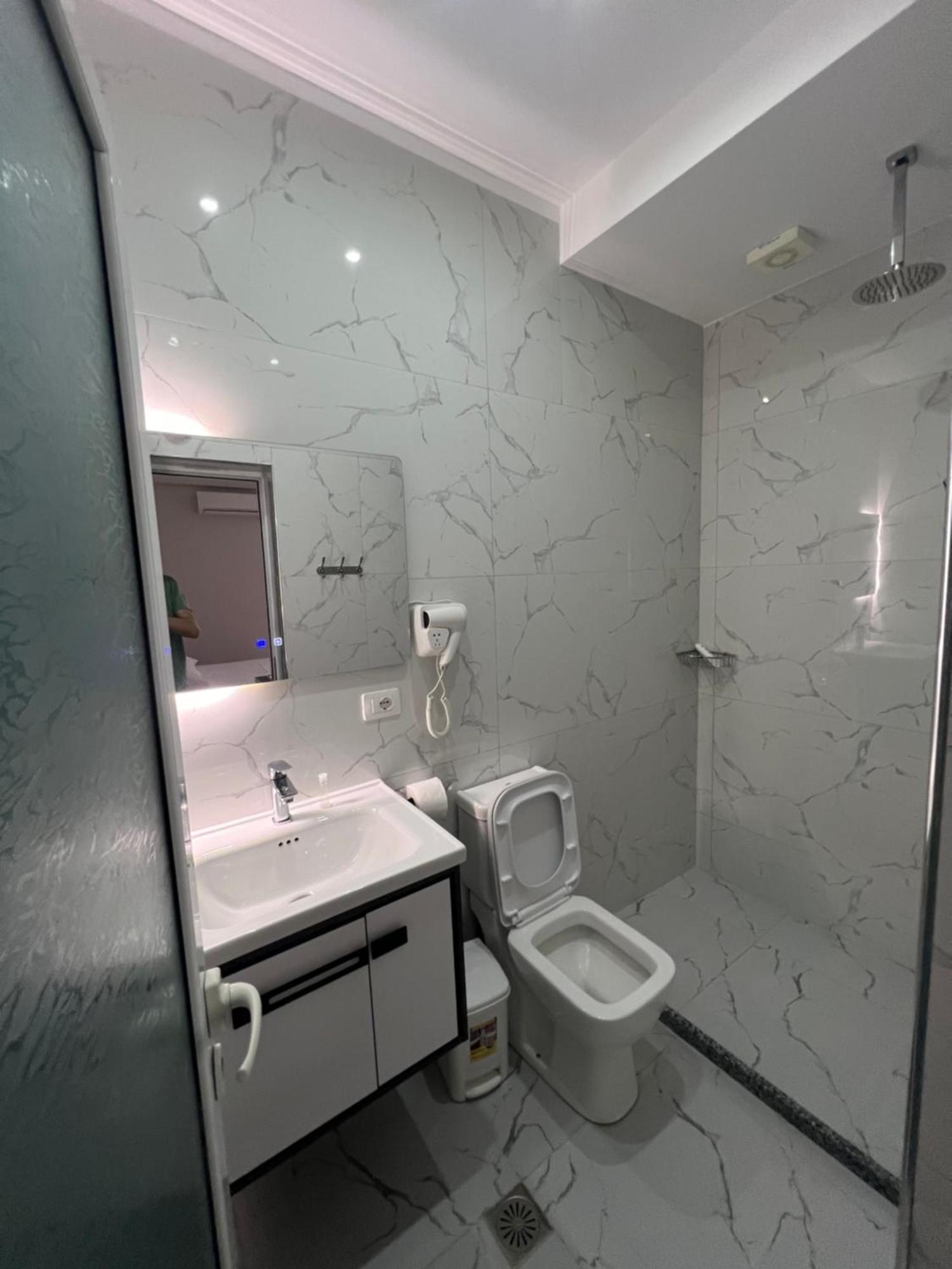 Hotel Villa Flowers Vlorë Eksteriør billede