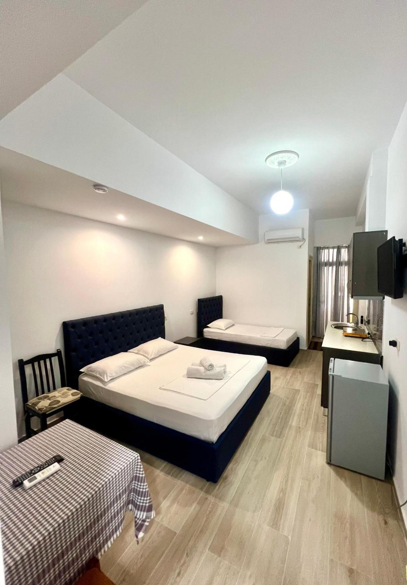 Hotel Villa Flowers Vlorë Eksteriør billede
